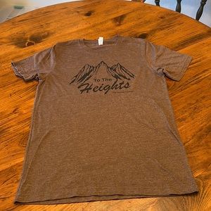 Brown Canvas Short Sleeve T-shirt w/ Mountains Boise Idaho Heights Size Medium